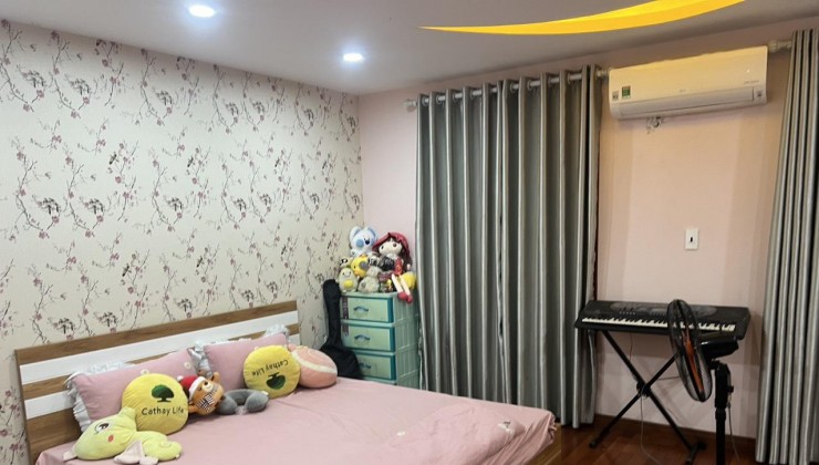 Bán Nhà hơn 3 tỷ, Ngõ 156 Tam Trinh. Dòng tiền 230 triệu/năm.  DT 41m × 5 tầng. 6 Ngủ, full tiện ích Chỉ 3 tỷ 680 triệu